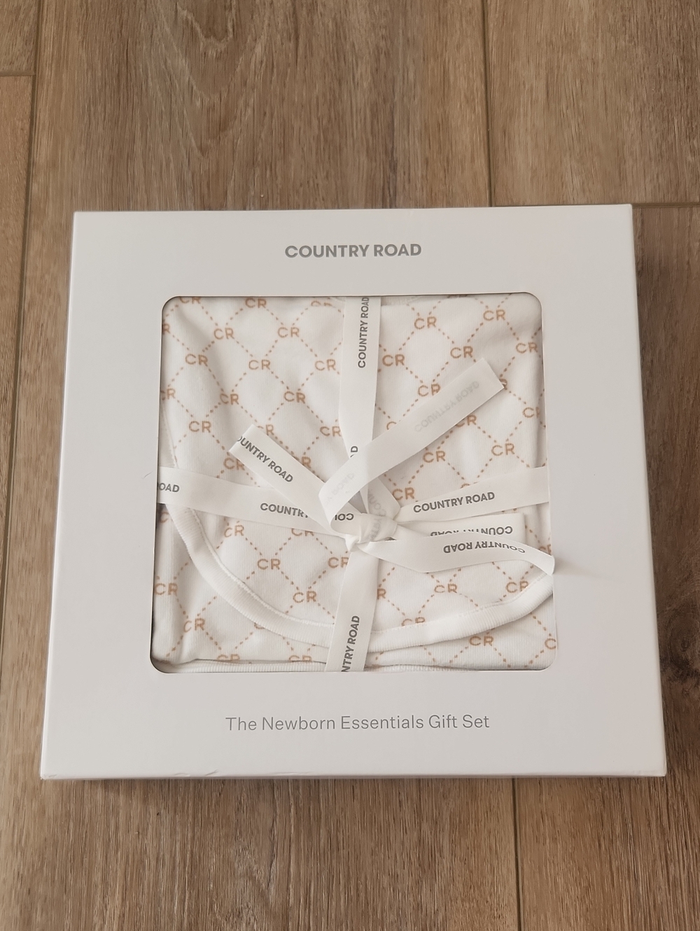 Country Road Baby White Newborn Essentials Gift Set Blanket, Bib & Bodysuit NEW